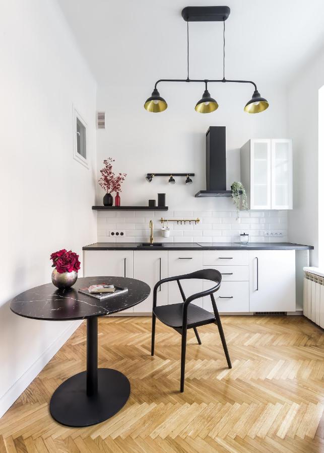 Ecru Glamorous Studio Near Metro Nowy Swiat Leilighet