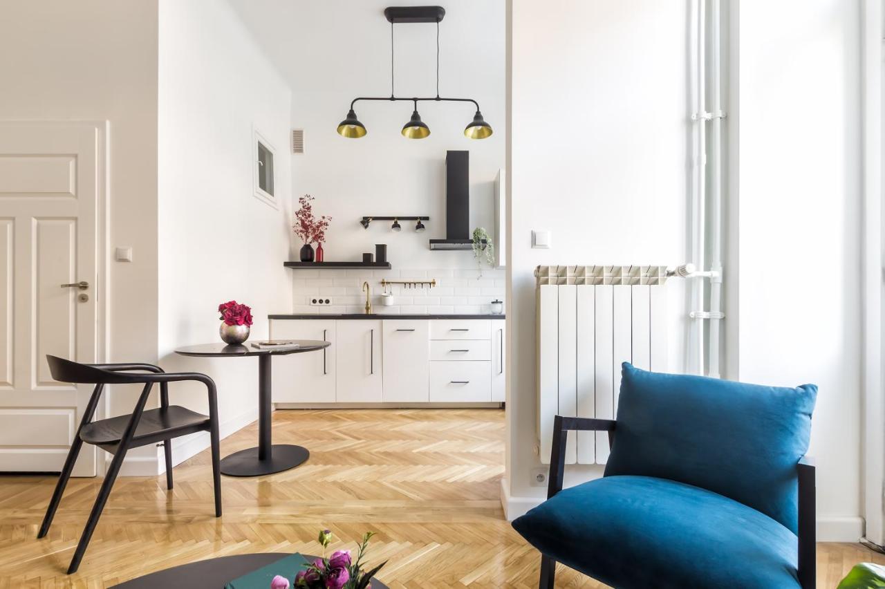 Ecru Glamorous Studio Near Metro Nowy Swiat * Warszawa