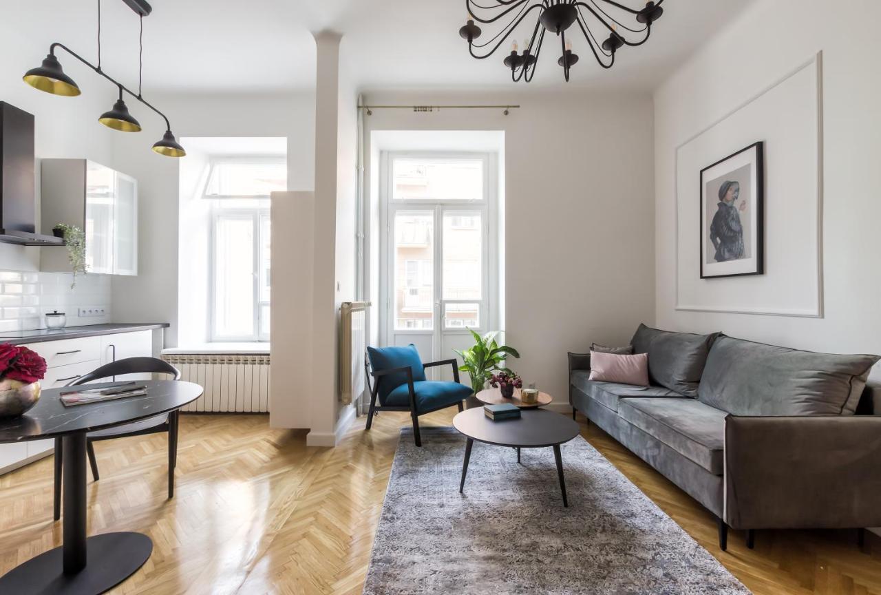Ecru Glamorous Studio Near Metro Nowy Swiat Leilighet