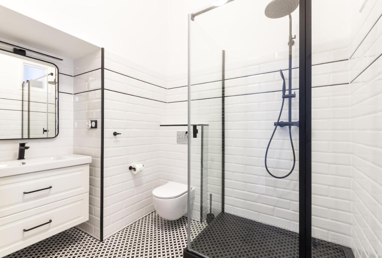 Ecru Glamorous Studio Near Metro Nowy Swiat * Warszawa